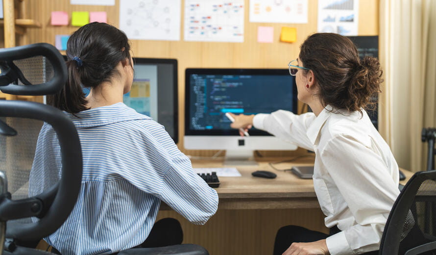 2 women looking at a computer